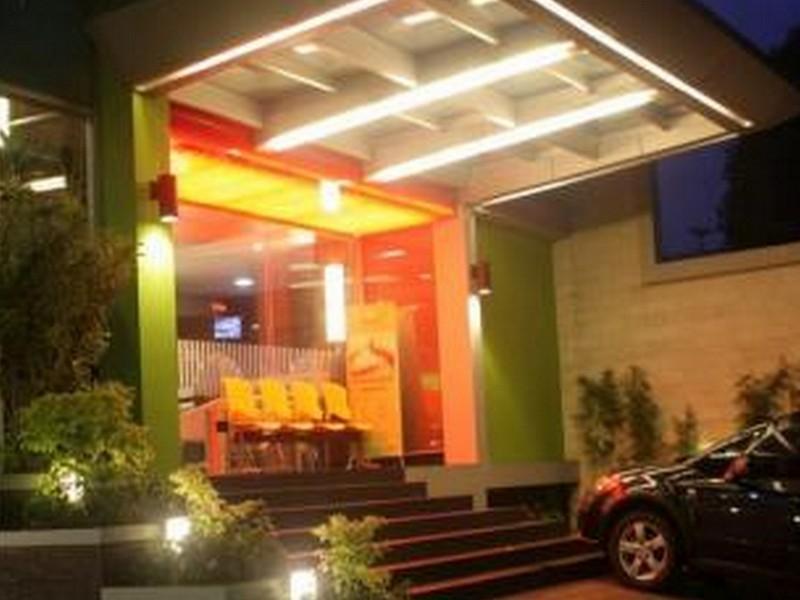 翠竹咖啡酒店 雅加达 外观 照片